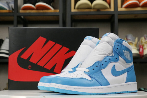 Air Jordan 1 Retro High OG UNC 2015