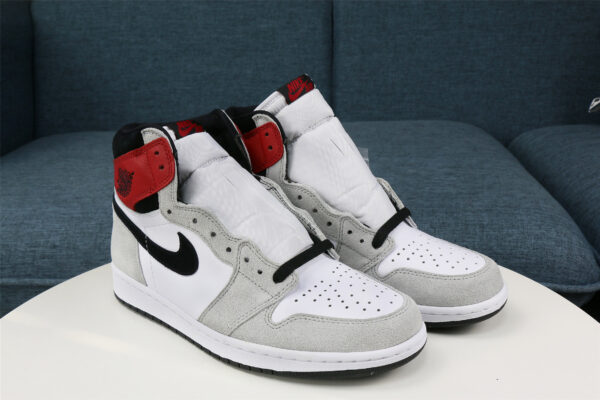 Air Jordan 1 Retro "Light Grey Smoke" 2020