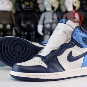 Air Jordan 1 Retro "University Blue"