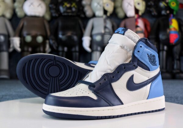 Air Jordan 1 Retro "University Blue"