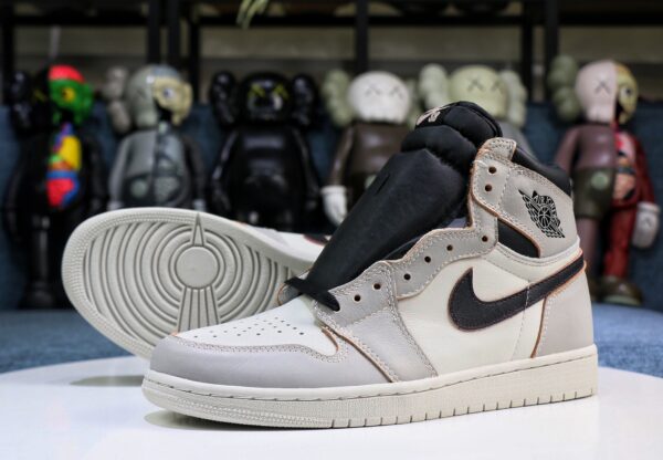 Nike SB x Air Jordan 1 Retro High OG “Light Bone”