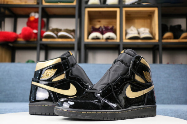 2020 AIR JORDAN 1 METAILLIC GOLD