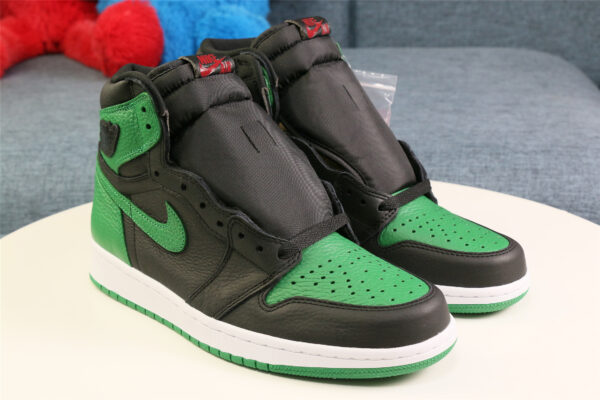 Air Jordan 1 Retro "Green Pine" 2020