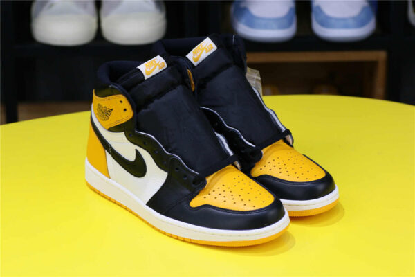 AIR JORDAN 1 RETRO HIGH OG 'YELLOW TOE'